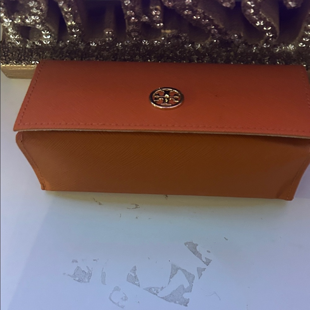 Tory Burch Orange Leather Sunglasses Case with Tortoiseshell Frames - Picture 10 of 10